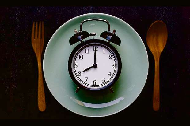 The Pros and Cons of Fasting For Weight Loss